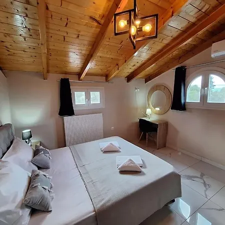 Athena's Penthouse * Kokkínion